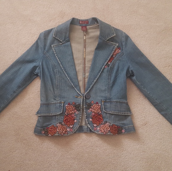 Semi cropped denim jacket - Picture 1 of 3